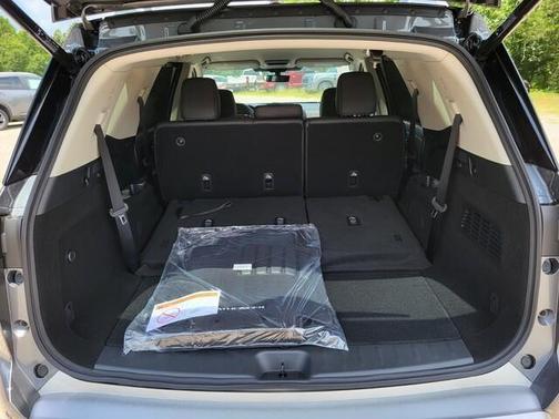 2025 Nissan Pathfinder SL FWD