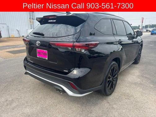 Midnight Black Metallic 2024 Toyota Highlander XSE
