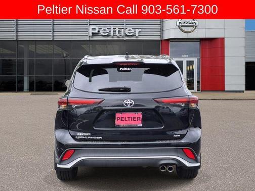 Midnight Black Metallic 2024 Toyota Highlander XSE
