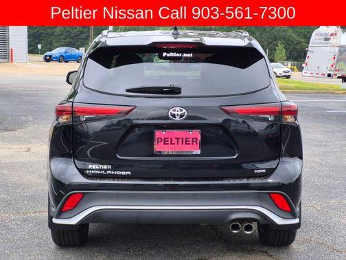 Midnight Black Metallic 2024 Toyota Highlander XSE