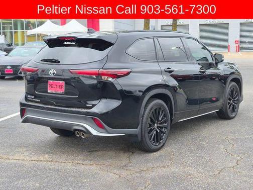 Midnight Black Metallic 2024 Toyota Highlander XSE