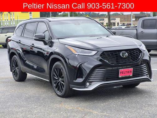 Midnight Black Metallic 2024 Toyota Highlander XSE