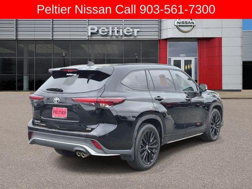 Midnight Black Metallic 2024 Toyota Highlander XSE