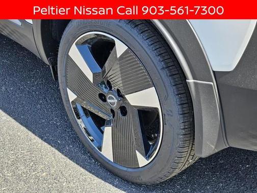 Aspen White Tricoat 2025 Nissan Kicks SR