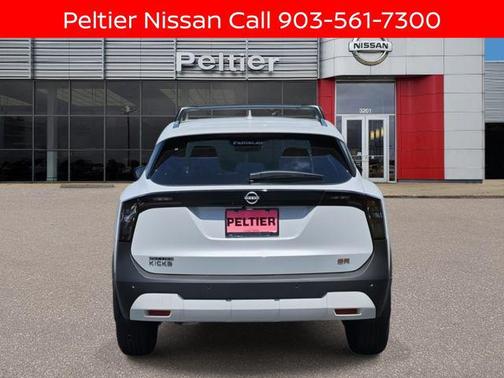 Aspen White Tricoat 2025 Nissan Kicks SR