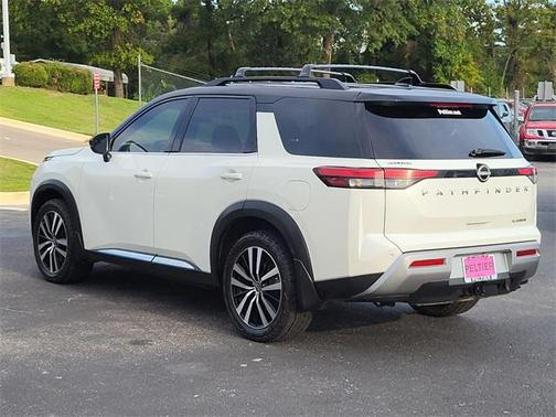 2023 Nissan Pathfinder Platinum FWD
