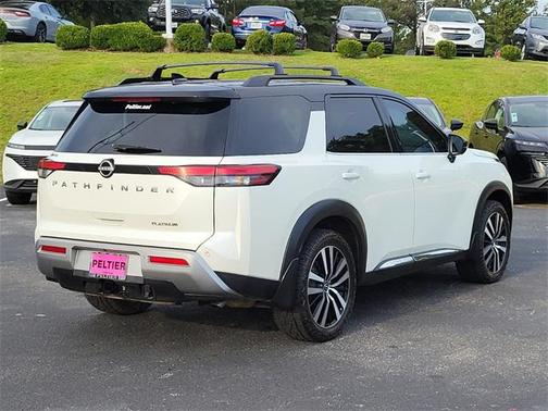 2023 Nissan Pathfinder Platinum FWD