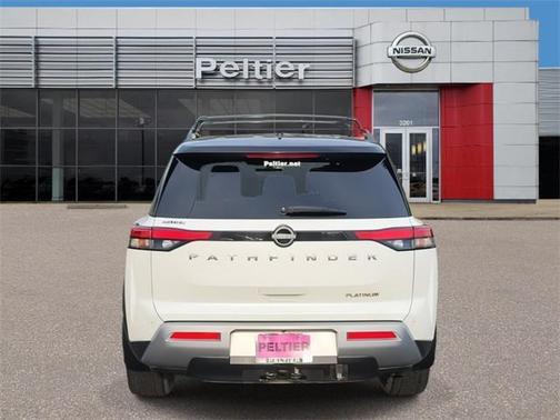 2023 Nissan Pathfinder Platinum FWD