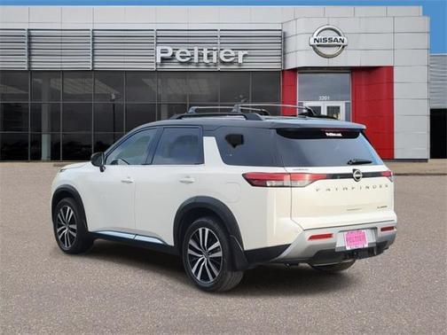 2023 Nissan Pathfinder Platinum FWD