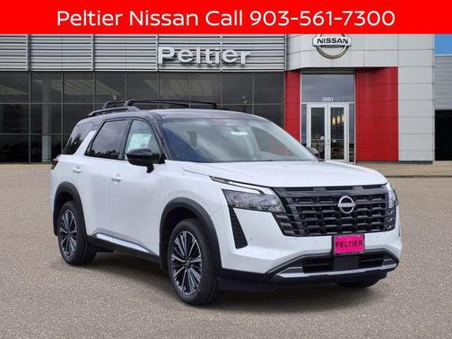Everest White Pearl/Black 2026 Nissan Pathfinder Platinum