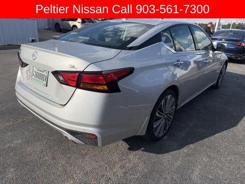 Brilliant Silver Metallic 2024 Nissan Altima 2.5 SL