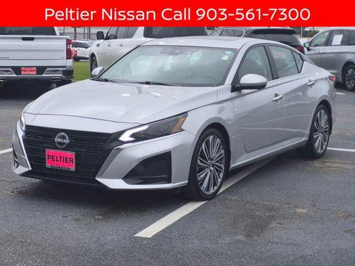 Brilliant Silver Metallic 2024 Nissan Altima 2.5 SL