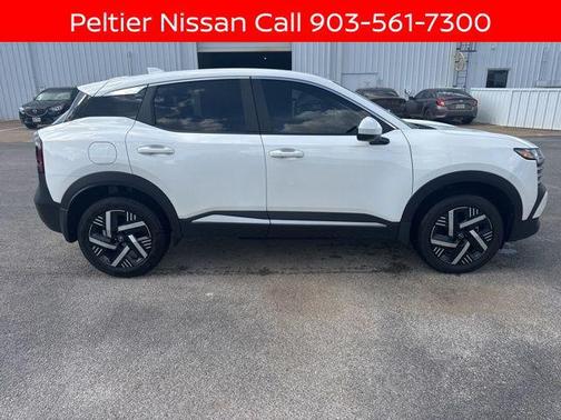 Aspen White Tricoat 2025 Nissan Kicks SV