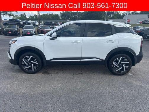 Aspen White Tricoat 2025 Nissan Kicks SV