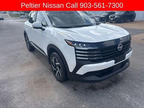 Aspen White Tricoat 2025 Nissan Kicks SV