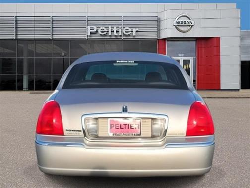 2010 Lincoln Town Car Signature