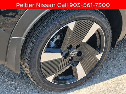Super Black 2025 Nissan Kicks SR