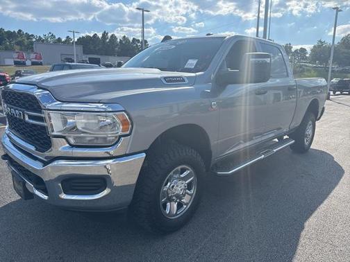 2023 RAM 2500 Tradesman Crew Cab 4x4 6'4' Box