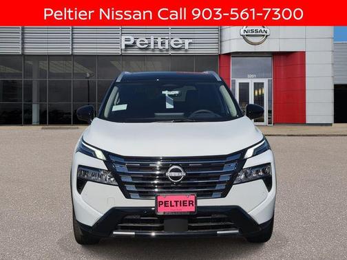 Everest White Pearl/Super Black 2026 Nissan Rogue Platinum