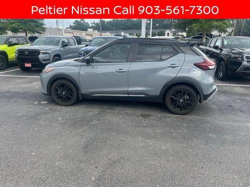 Boulder Gray Pearl/Super Black 2021 Nissan Kicks SR