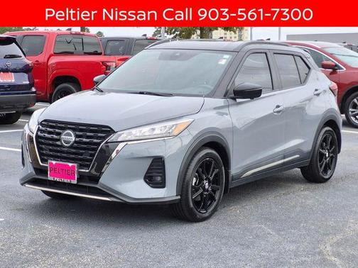 Boulder Gray Pearl/Super Black 2021 Nissan Kicks SR