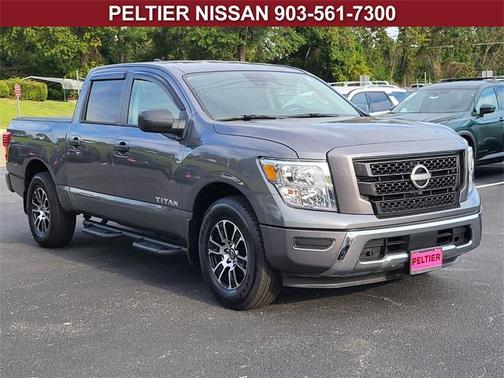 2023 Nissan Titan SV