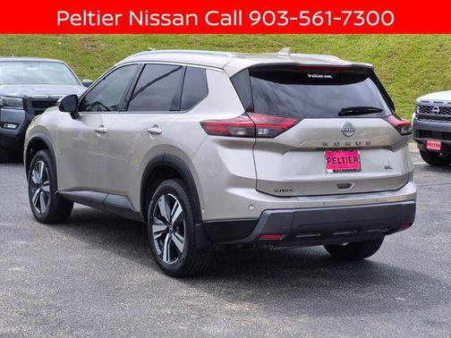 Champagne Silver Metallic 2025 Nissan Rogue SL