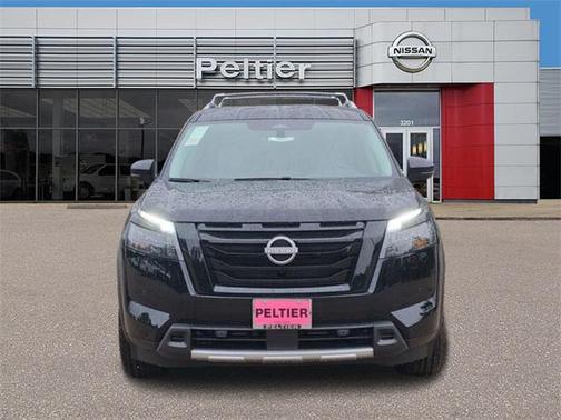 2025 Nissan Pathfinder SL FWD