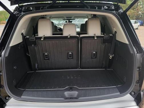 2025 Nissan Pathfinder SL FWD