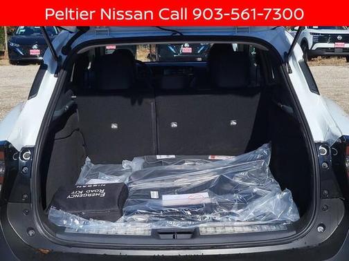 Aspen White Tricoat 2025 Nissan Kicks SR