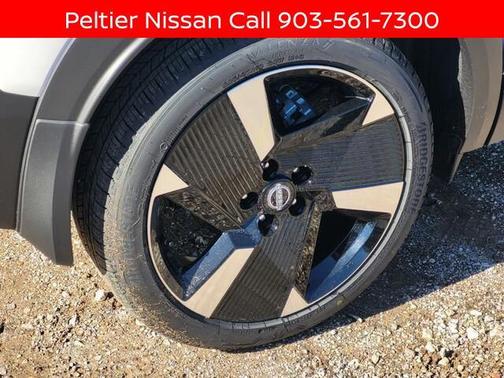 Aspen White Tricoat 2025 Nissan Kicks SR
