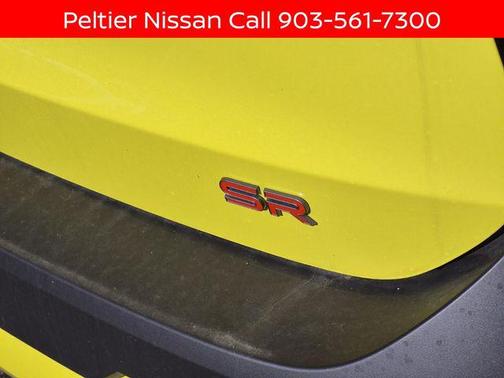 Yuzu Yellow Metallic/Super Black 2025 Nissan Kicks SR
