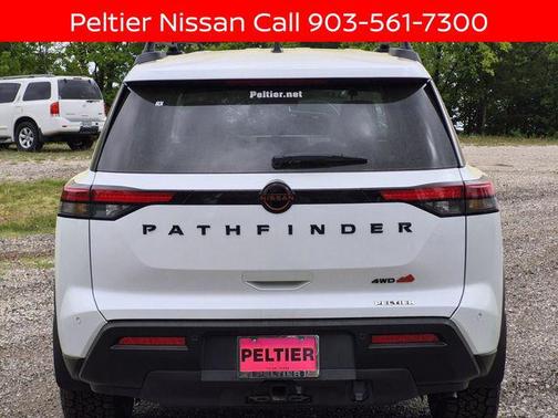 Everest White Pearl Tricoat 2026 Nissan Pathfinder Rock Creek