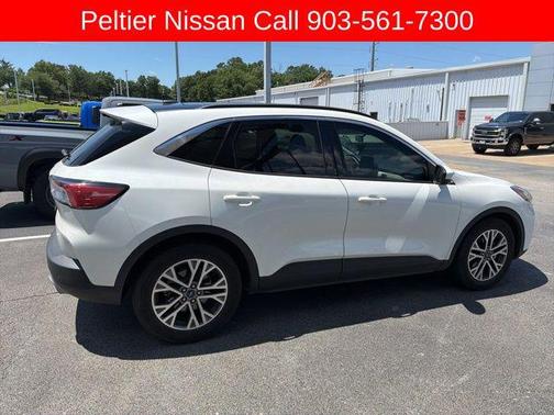 Star White Metallic Tri-Coat 2022 Ford Escape SEL