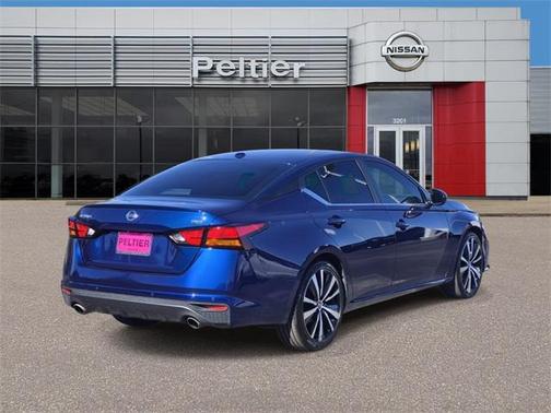 2022 Nissan Altima SR FWD