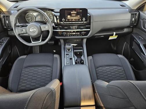 2025 Nissan Pathfinder SV FWD