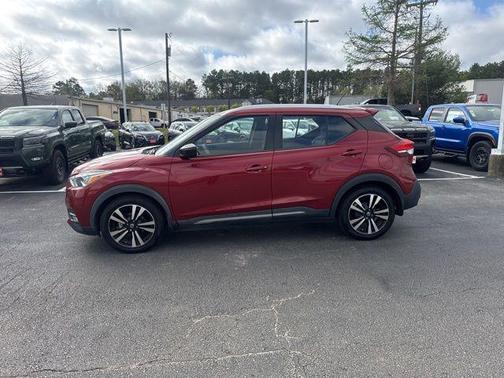 2020 Nissan Kicks SR
