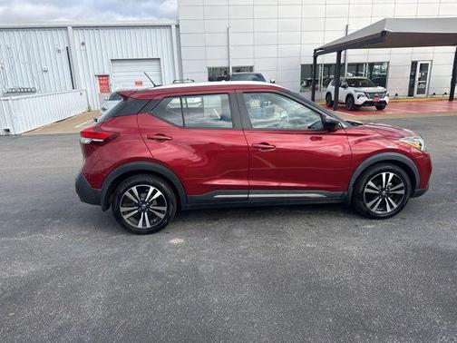 2020 Nissan Kicks SR