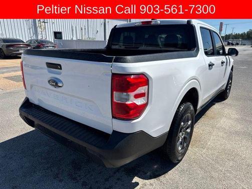 Oxford White 2024 Ford Maverick XLT