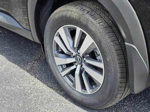 2025 Nissan Pathfinder SL FWD