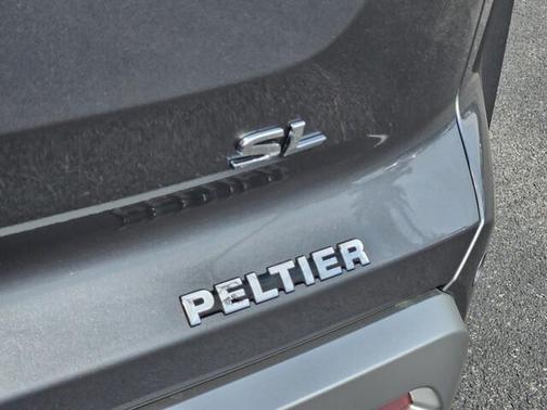 2025 Nissan Pathfinder SL FWD