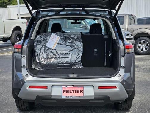 2025 Nissan Pathfinder SL FWD