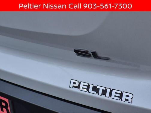 Everest White Pearl Tricoat 2026 Nissan Pathfinder SL