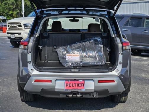 2025 Nissan Pathfinder Platinum FWD