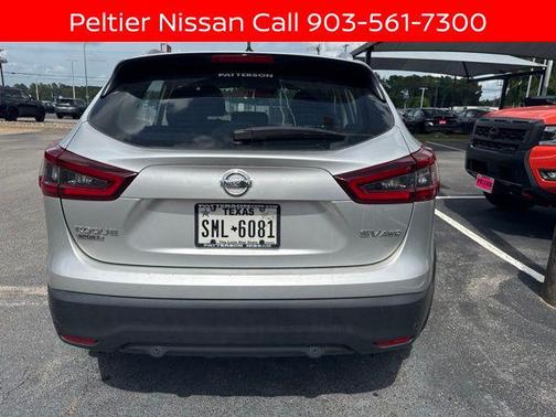 Brilliant Silver Metallic 2022 Nissan Rogue Sport SV