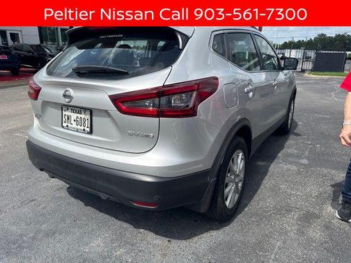 Brilliant Silver Metallic 2022 Nissan Rogue Sport SV
