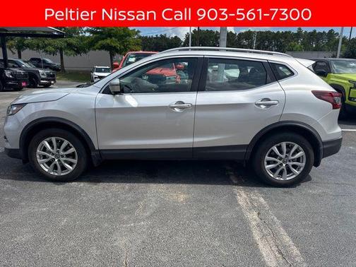 Brilliant Silver Metallic 2022 Nissan Rogue Sport SV