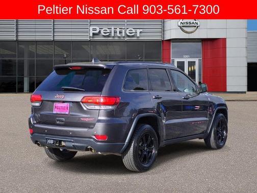 Granite Crystal Metallic Clearcoat 2017 Jeep Grand Cherokee Trailhawk