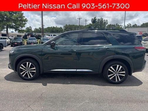 Obsidian Green Pearl/Super Black 2024 Nissan Pathfinder Platinum FWD