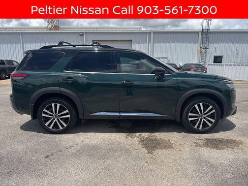 Obsidian Green Pearl/Super Black 2024 Nissan Pathfinder Platinum FWD